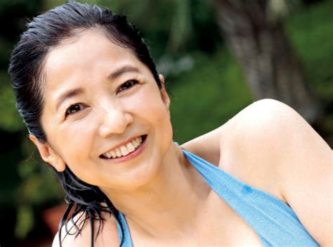 宮崎美子 おっぱい|宮崎美子”40年ぶりビキニ姿”の還暦水着グラビア画像60枚